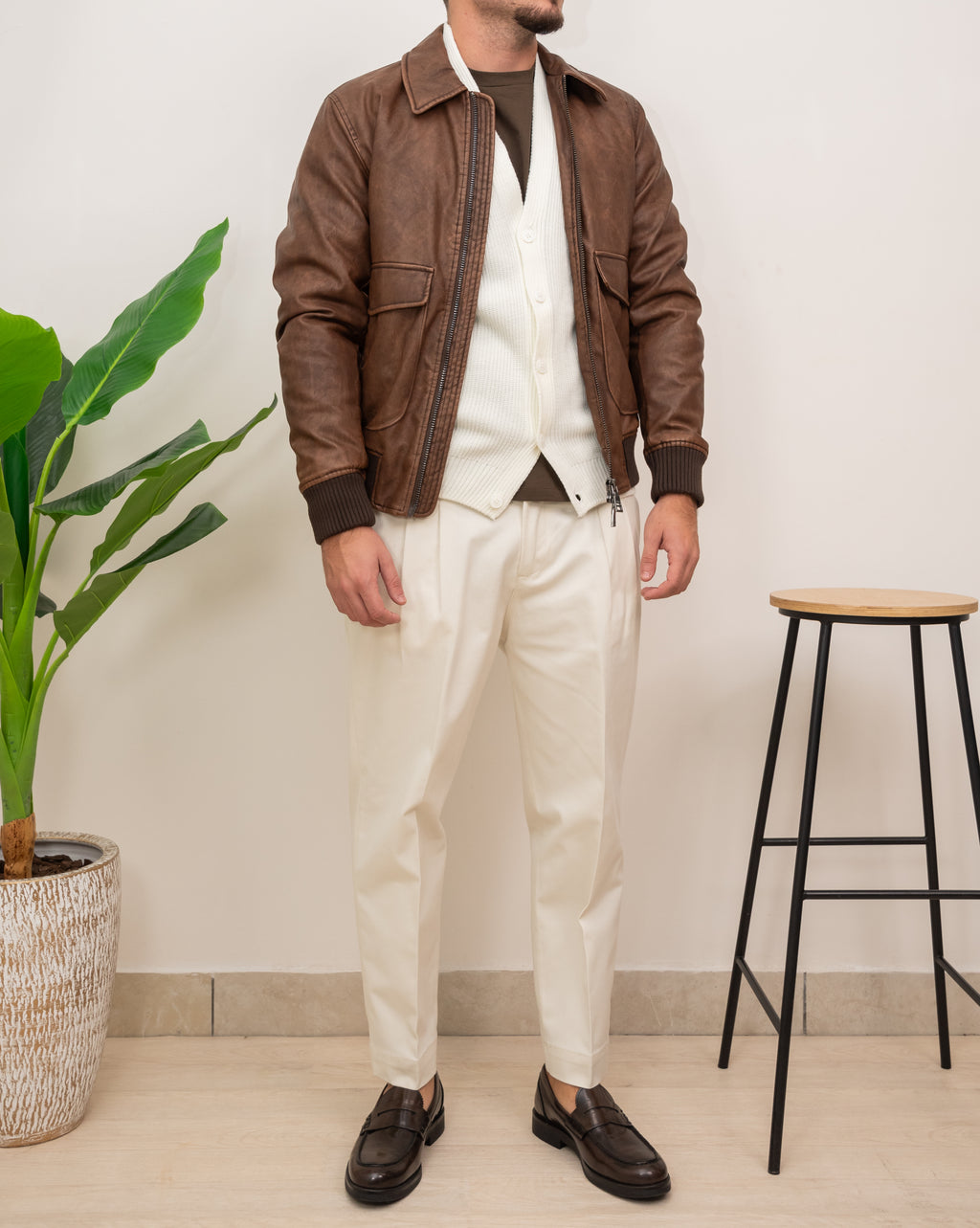 OUTFIT: GIUBBOTTO SEINSE IN ECOPELLE CON CARDIGAN SQUAD MA427 E PANTALONE DOPPIAVVI CHINO PI86I