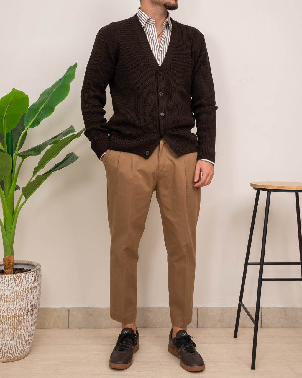 OUTFIT: CAMICIA SIENA SARTORIA MIGLIACCIO CON CARDIGAN SQUAD E PANTALONE DOPPIAVVI CHINO PI86I
